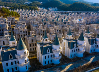 El pueblo fantasma de Turquía lleno de castillos inspirados en Disney