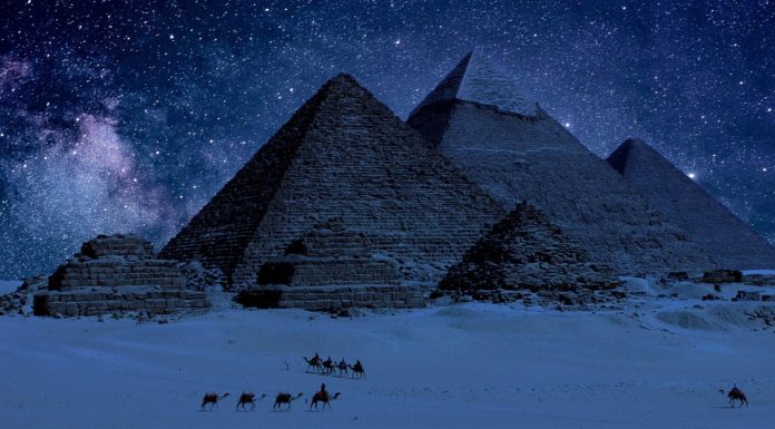 VIDEO: Pareja se casa en las pirámides de Egipto