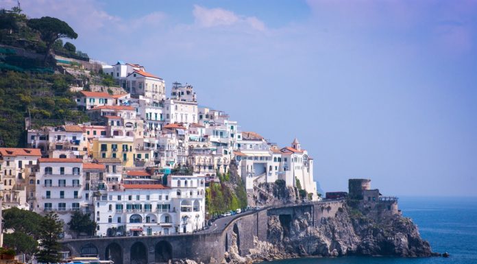 La Costa Amalfitana: 5 Razones por las que Todos Quieren Viajar Aquí (Y Tú También)